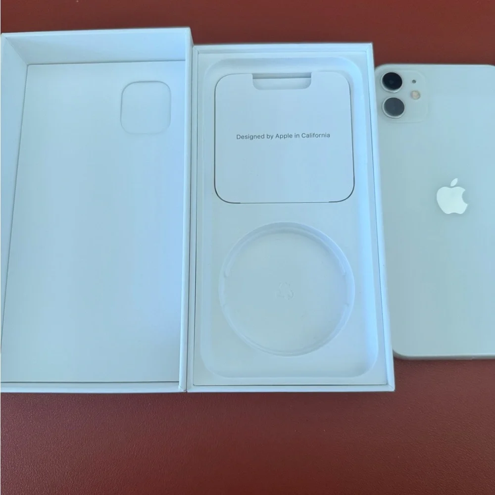 Apple iPhone 11 - Classic White